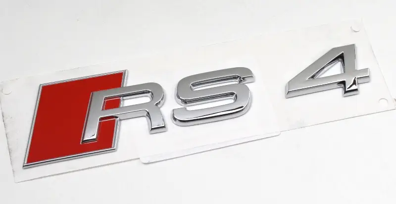 Ausverkauf Original Audi RS4 Schriftzug hinten Aufkleber Heckklappe Emblem Tuning chrom/rot